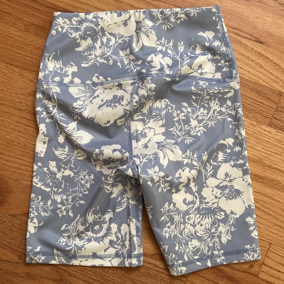 Authentic Reformation Ecomove High Rise 7" Bike Short in Porcelain | Worn Once - Picture 4 of 7